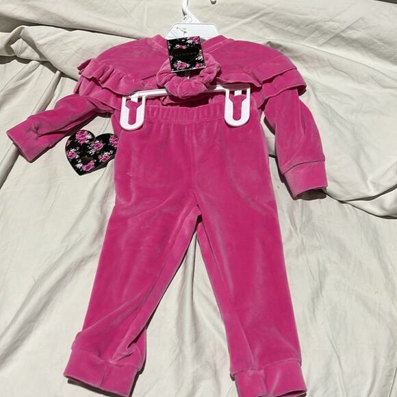 Btween 12m hot pink velour ruffled sweatsuit and scrunchie nwt perfect - Picture 6 of 7
